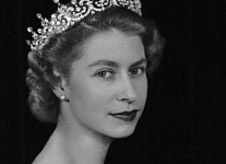 女王去世后首个生日，英媒追忆： 她工作到最后一刻！ 查尔斯：我还是很想妈妈...（组图）