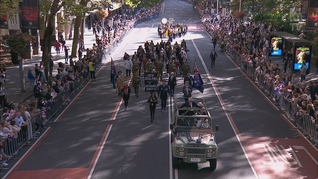 澳洲多地举行澳新军团日纪念活动及游行，大批民众涌上街头！艾博年：愿战争停息（组图） - 9