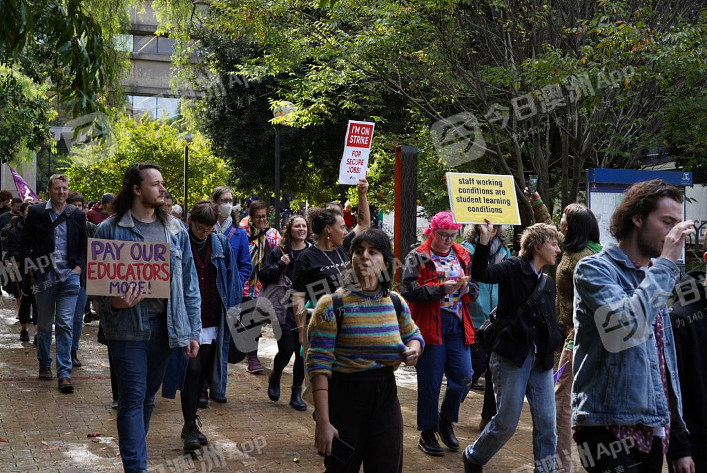 “停止薪资剥削​！”澳高校数百教职员工大罢工，游行抵制待遇不公！中国留学生参与表声援（视频/组图） - 8