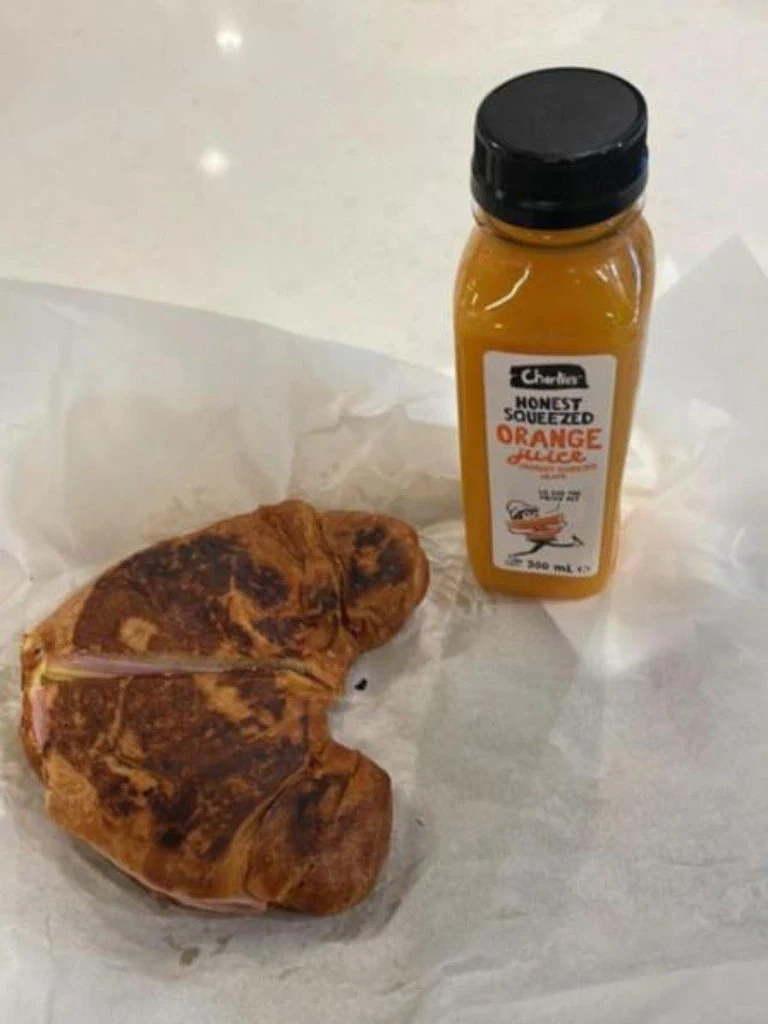 一块面包加橙汁$18.69！澳旅客吐槽机场早餐太贵，网友：宁愿吃空气（组图） - 2