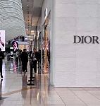 墨尔本Dior店光天化日遇劫，华人目睹悍匪殴打保安！网文曝劫案细节，“眼睁睁被抢走！”（组图）