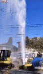 突发！疑悉尼华人区民宅施工挖爆水管，水流激射高达十余米（视频）
