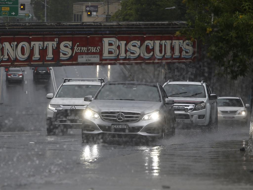 Parramatta Road 交通拥堵，尤其是在雨天。 图片：约翰·阿普尔亚德