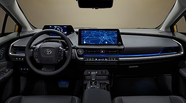 丰田最新款普锐斯配备 12 英寸触摸屏，可运行最新的汽车软件
