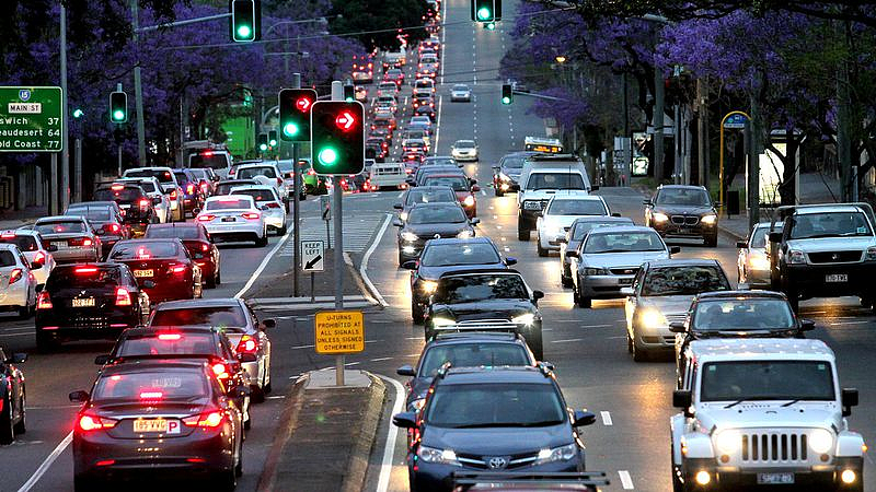 昆州推出新交通灯系统！可提前检测闯红灯车辆，将事故风险降低33%（图） - 2