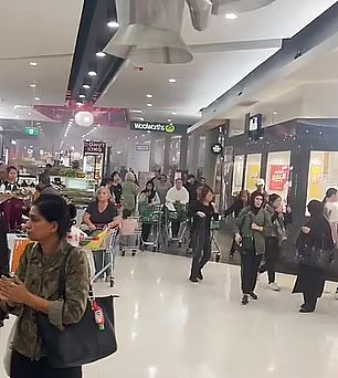 烟雾弥漫！悉尼商场突发火灾，所有人紧急疏散（视频/组图） - 3