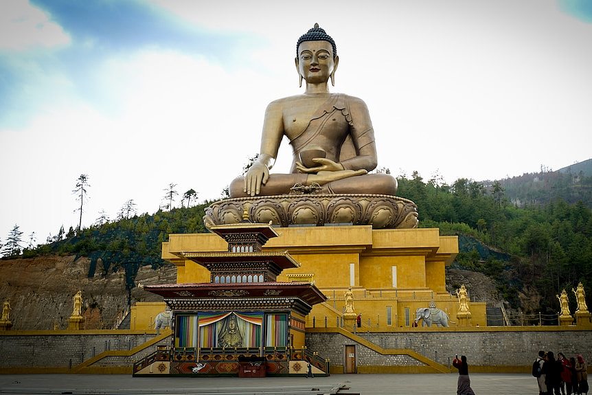 A gold buddha statue 
