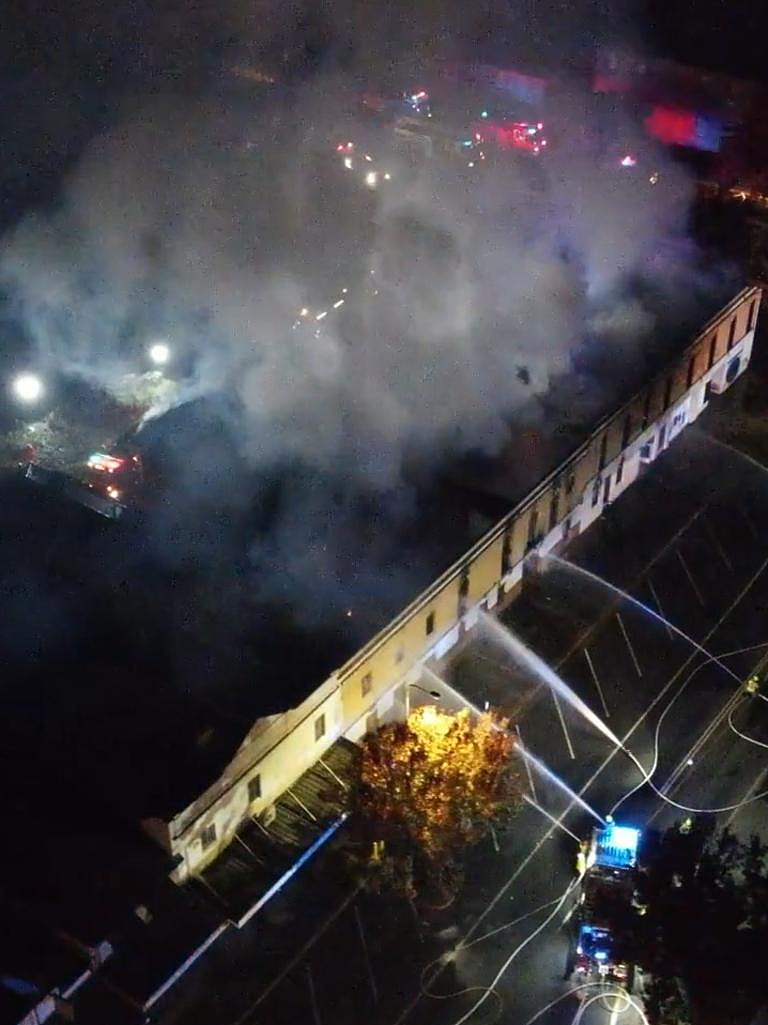 新州酒店起火，火光冲天！大批消防员到场，调查员认为火灾“可疑”（组图） - 5