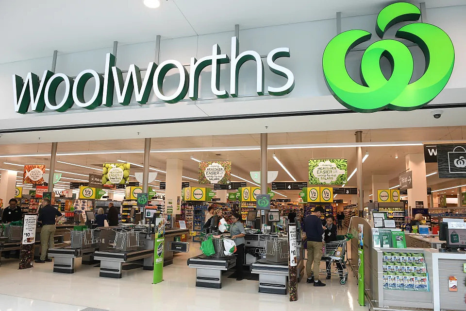 2018 年 9 月 6 日，星期四，悉尼双湾的 Woolworths 商店全景。