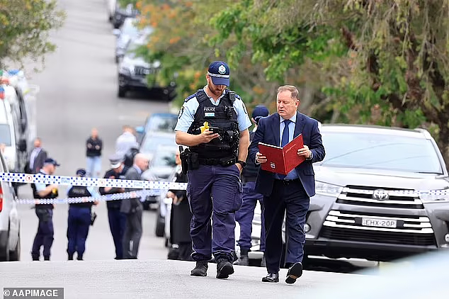 悉尼社区传枪响！赤膊男子持刀连敲多户民宅，扬言“我要杀了他”，遭警方当场击毙（视频/组图） - 10