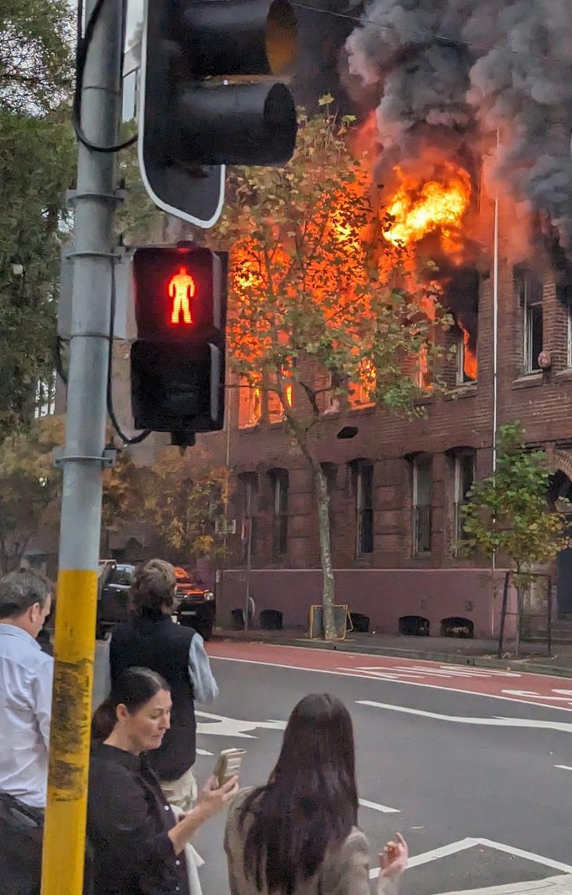 最新！悉尼CBD大火仍未彻底扑灭，周边区域持续封锁，两名学生向警方自首（视频/组图） - 33
