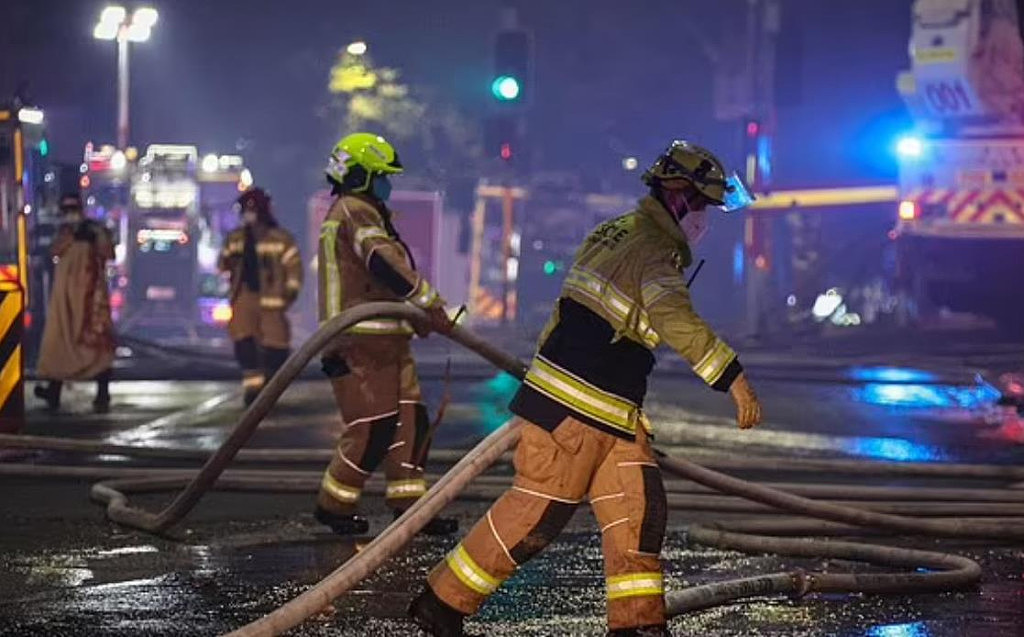 最新！悉尼CBD大火仍未彻底扑灭，周边区域持续封锁，两名学生向警方自首（视频/组图） - 15