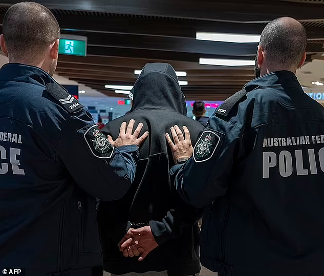 350公斤海洛因！澳洲破获毒品走私案，主谋悉尼机场被捕 （视频/组图） - 2