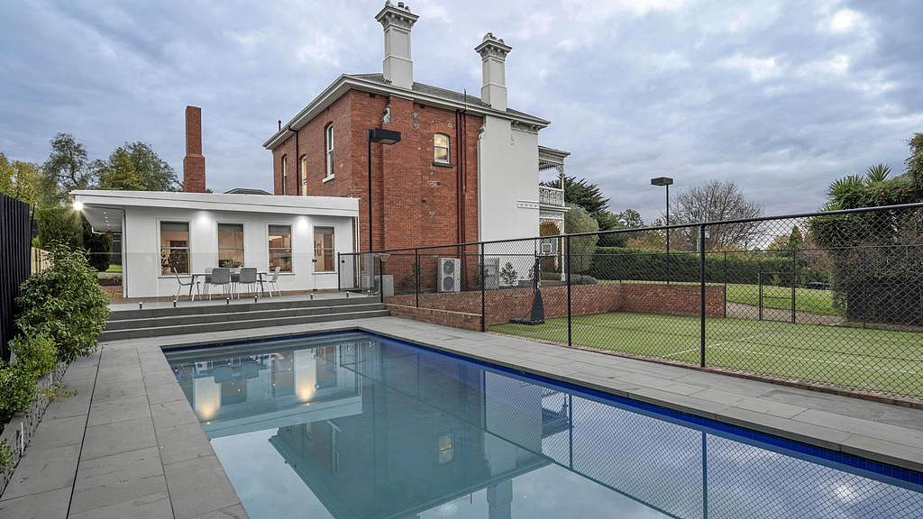 墨尔本六居室豪宅挂牌，预期价$630万！堪称“山上的白宫”，自带网球场和泳池（组图） - 3