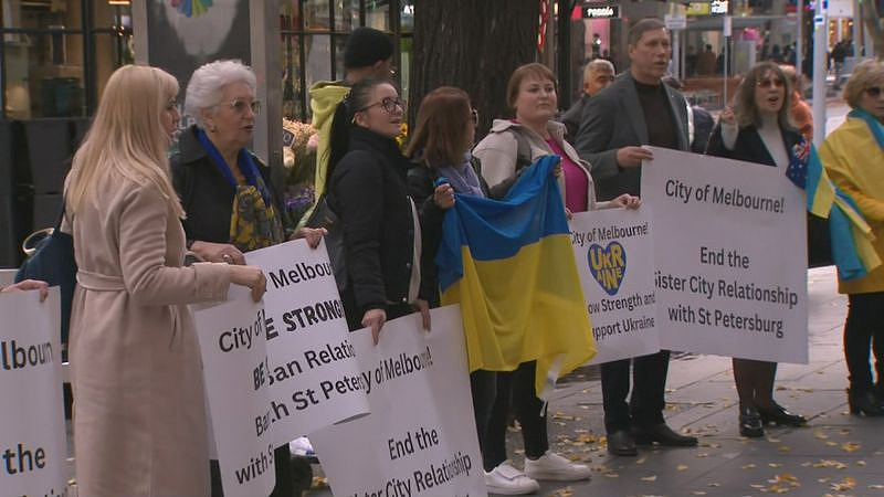 乌克兰人墨尔本CBD抗议，议会决定正式结束与圣彼得堡34年姐妹城市关系（图） - 2