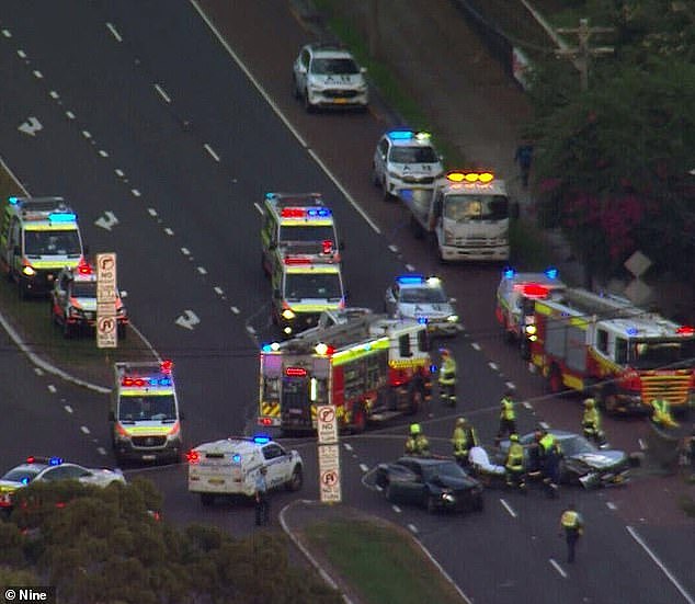 事故发生后，紧急救援人员封锁了悉尼西北部马斯菲尔德的 Epping Road