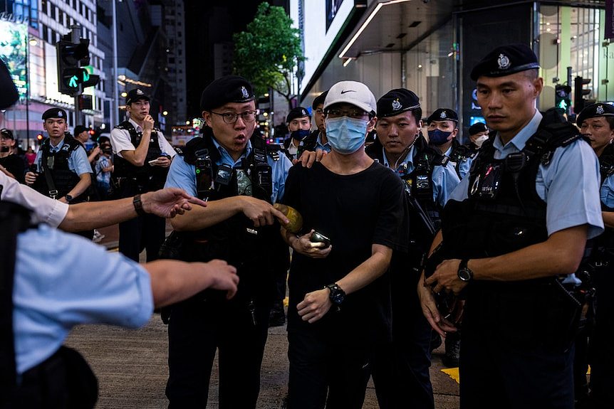 32人因试图举行六四悼念活动而在香港遭逮捕。