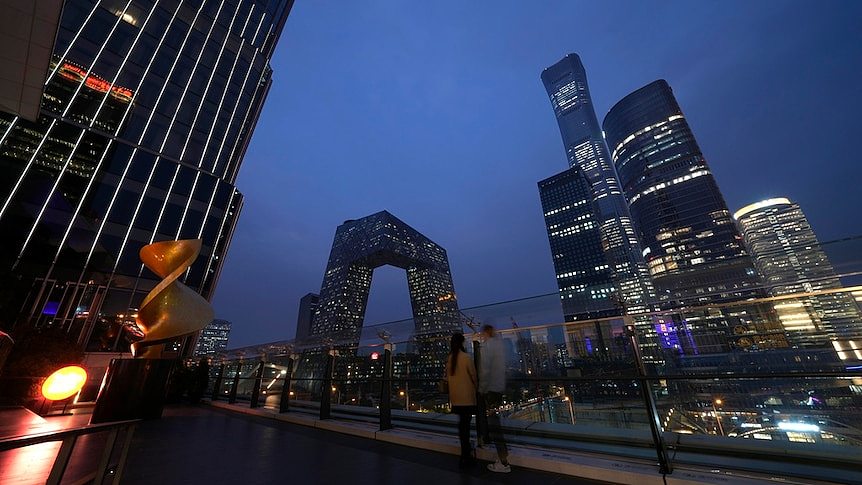 随着世界经济一步步走入衰退，中国经济也面对新一轮的阵痛。
