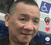 63岁老戏骨刘昌伟疑移居悉尼，戴金链坐当地火车被偶遇，苍老憔悴变化大（组图）