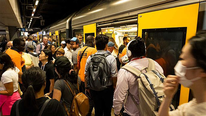 悉尼城铁又双叒叕停运！早高峰时期紧急轨道维修，大批通勤者受影响（图） - 2