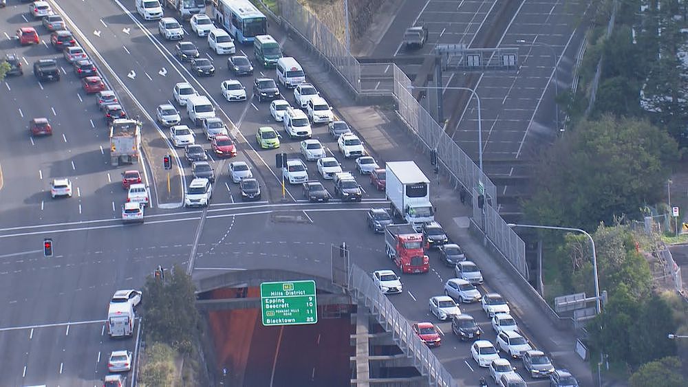 悉尼M2进城方向多车连撞！Lane Cove隧道附近严重拥堵，司机注意绕行（组图） - 3