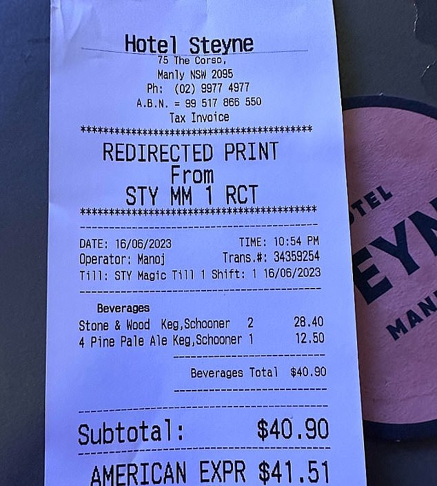 悉尼北部曼利 (Manly) 一家海滨酒吧的一位顾客在为三艘纵帆船支付 40.90 澳元后感到震惊（如图，收据）
