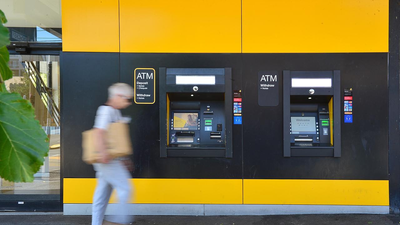柜员提供了一张临时卡作为解决方案，但在 ATM 上不起作用。 图片：NCA NewsWire / Nicki Connolly