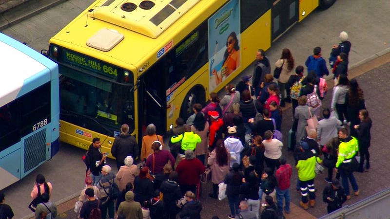 突发！悉尼多条城铁线路停运，通勤者被迫改乘巴士（组图） - 2