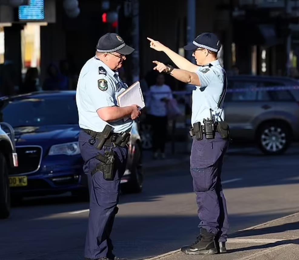现场视频曝光！悉尼再次发生帮派仇杀案，内西区理发店内2男子遭枪击，枪手仍在逃（视频/组图） - 7