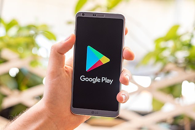 谷歌已从其 Google Play 商店中删除了这些应用程序，但用户现在需要从设备中手动删除这些应用程序