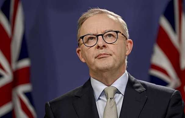 昨日，澳总理抵达珀斯，接受采访时表示：对澳联储行长去留还未决定(组图） - 3