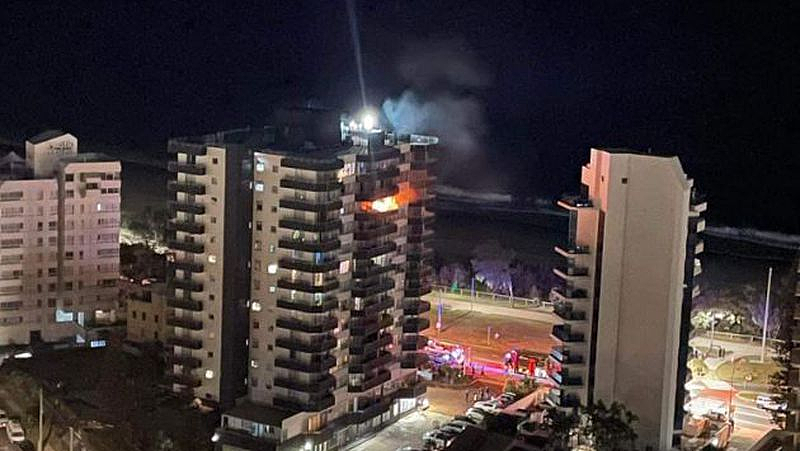 黄金海岸高层公寓发生火灾！数十人紧急撤离，有人爬楼外逃生，82人接受治疗（视频/组图） - 2