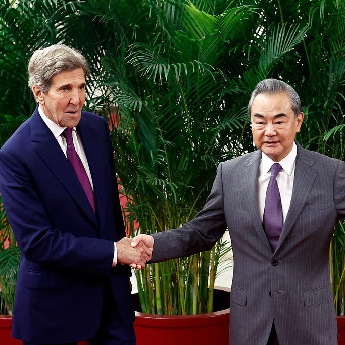王毅与克里于北京会晤。
