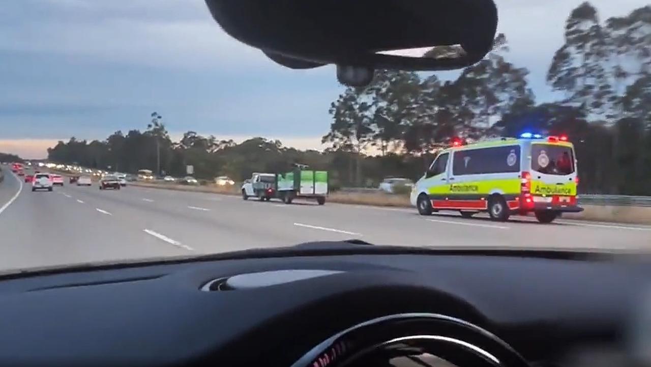 A tradie on the Gold Coast's M1 has infuriated Aussies for hogging the fast lane of a freeway as an ambulance with light and sirens on tries to pass. Picture: Reddit