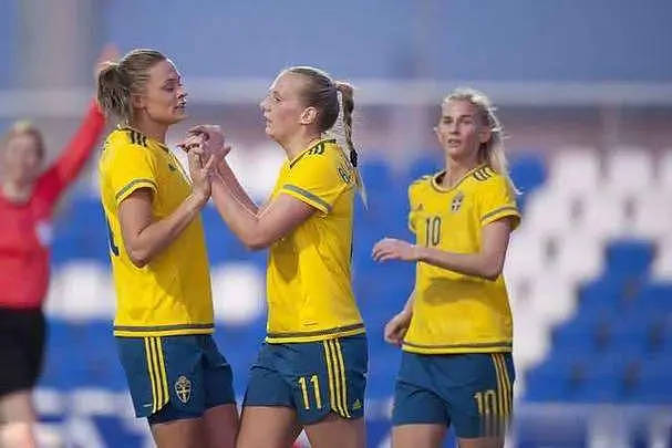 2023女足世界杯：澳洲4比0狂胜加拿大，小组第一顺利晋级16强（视频/组图） - 14