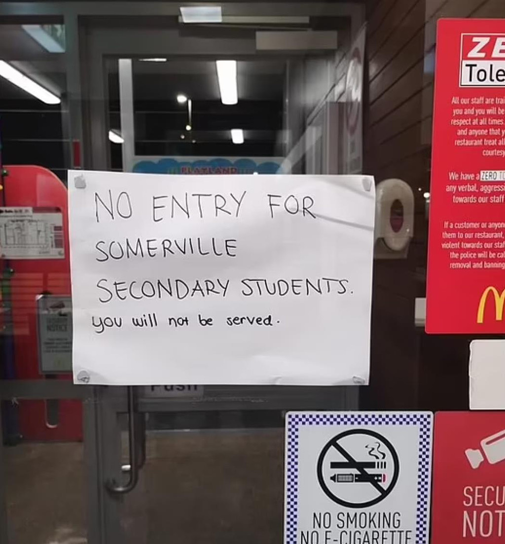 墨尔本麦当劳餐厅“拉黑”周边中学引热议！“禁止入内，来了也不接待”（组图） - 2