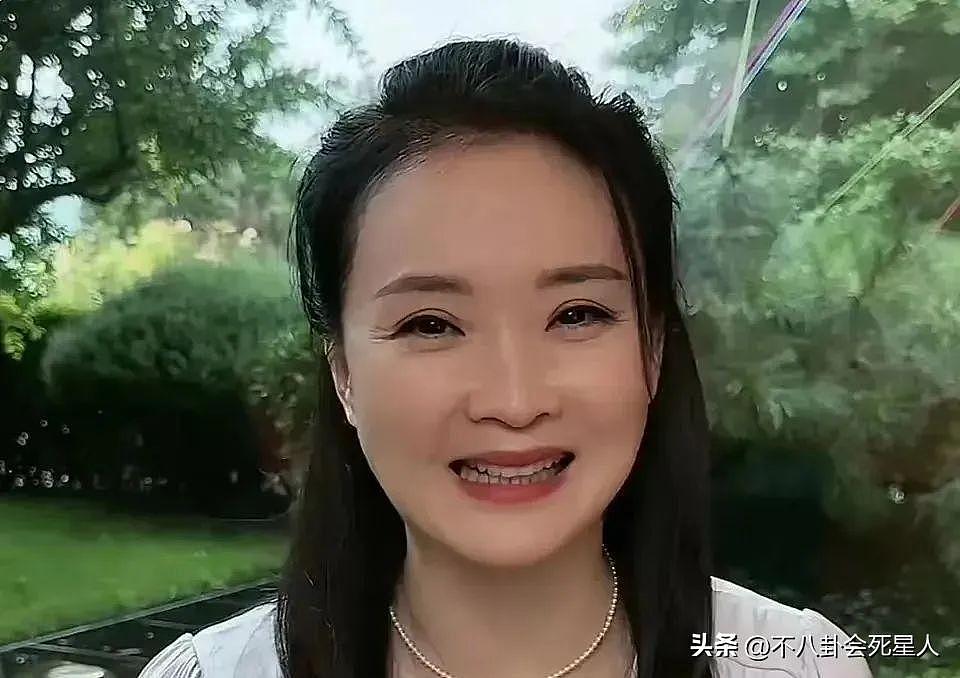 嫁豪门26年的王艳：丈夫破产欠债，上节目被儿子打骂，她后悔吗？（组图） - 5