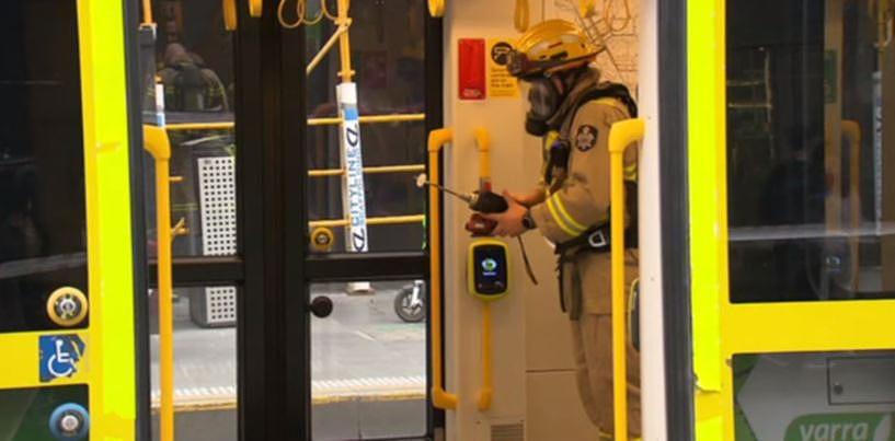 墨尔本CBD电车遭女子喷洒不明液体，致60名乘客和婴儿紧急疏散！亲历者称“所有人都在咳嗽流泪”（组图） - 3