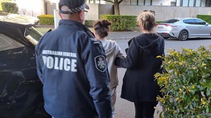 警方突袭悉尼华人区出租屋，5人涉盗刷银行卡被捕！作案工具来自中国（图） - 3