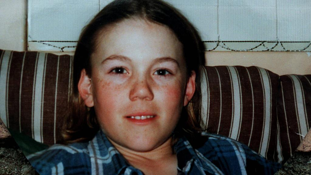 西澳少年遭虐杀，26年后凶手面临再审，受害人父母：他不该走上街头（组图） - 4