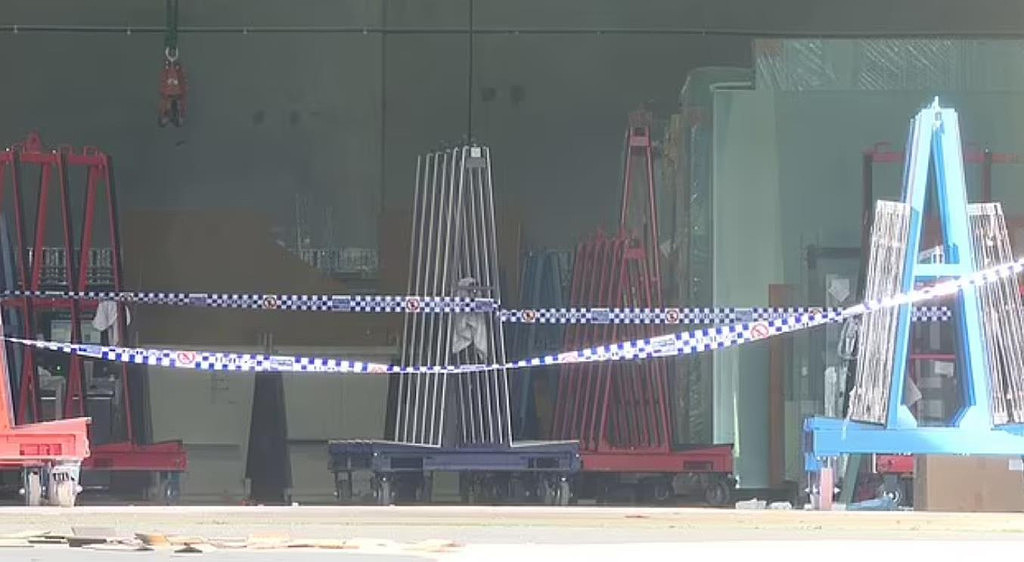 悉尼工厂有人被捅！男子颈部受伤送医，警方封锁现场（组图） - 4