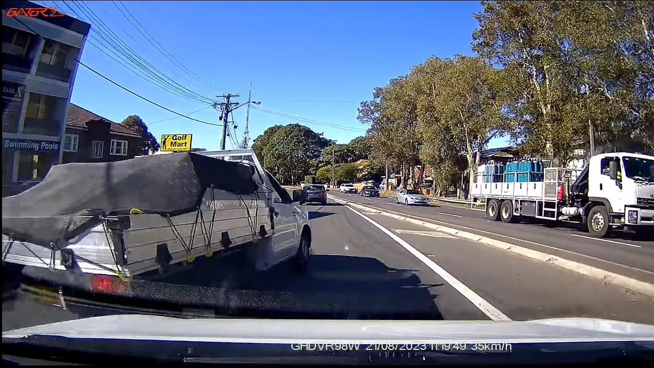 The ute aggressively swerved back into the right lane. Picture: Dashcam Owners of Australia/ Facebook