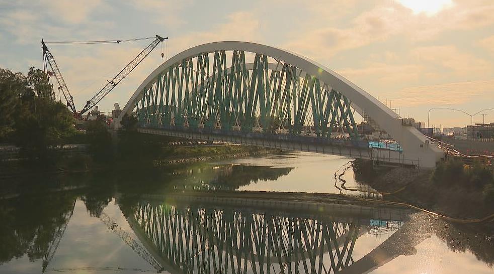 悉尼“门户桥梁”即将竣工！造型类似海港大桥，将有效缓解机场拥堵（组图） - 2