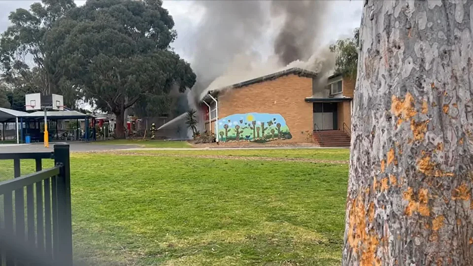 墨尔本学校发生火灾，5间教室和食堂被毁！警方正在追捕涉案男子（组图） - 4