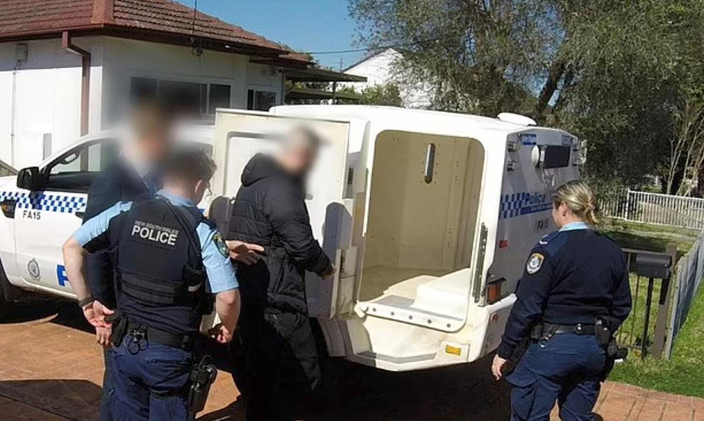 警方突袭悉尼多地，捣毁贩毒团伙！缴获现金和毒品，4人被捕（组图） - 6