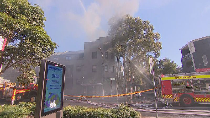 最新！悉尼内城区公寓楼今晨突发大火，1男子不幸死亡，建筑部分区域受损（视频/组图） - 6