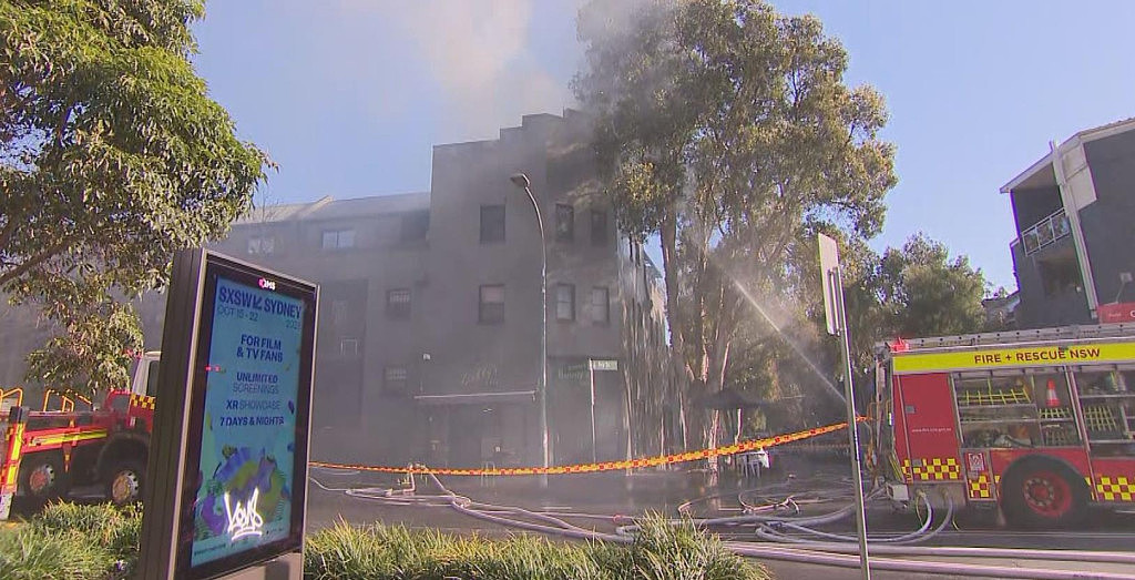 最新！悉尼内城区公寓楼今晨突发大火，1男子不幸死亡，建筑部分区域受损（视频/组图） - 1