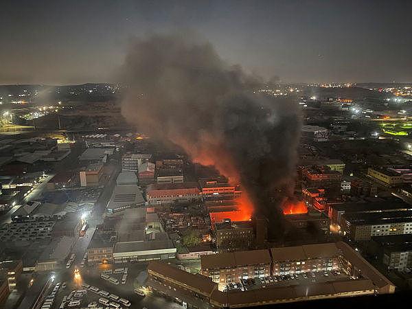 ▲▼约翰尼斯堡建物恶火74死61伤（Johannesburg）。 （图／路透社）