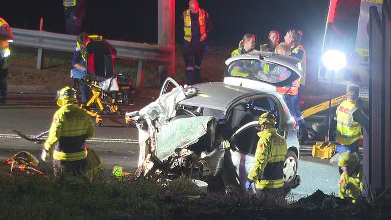 悉尼发生惨烈车祸！奔驰连撞2车侧翻，2人当场死亡，18岁司机逃逸被捕（组图） - 11