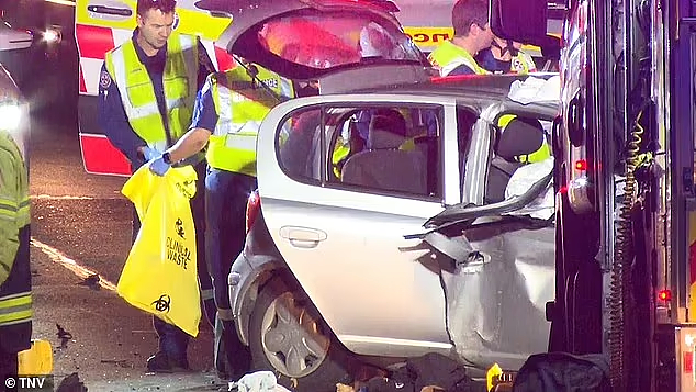 悉尼发生惨烈车祸！奔驰连撞2车侧翻，2人当场死亡，18岁司机逃逸被捕（组图） - 3